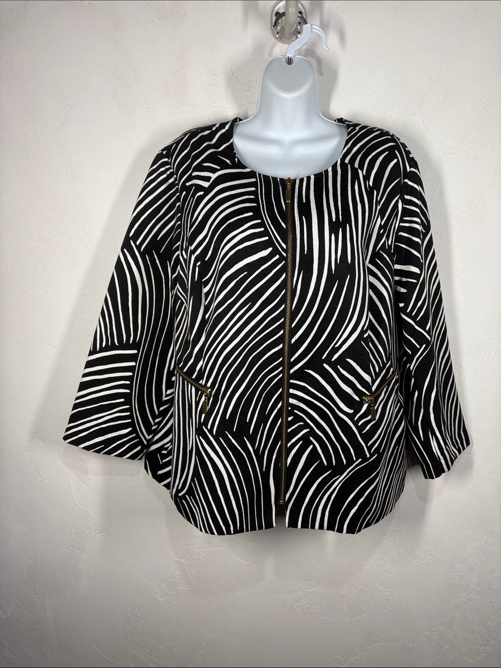 Chico’s Travelers Black & White Zip Front Women's Jacket size Chico’s 3/XL